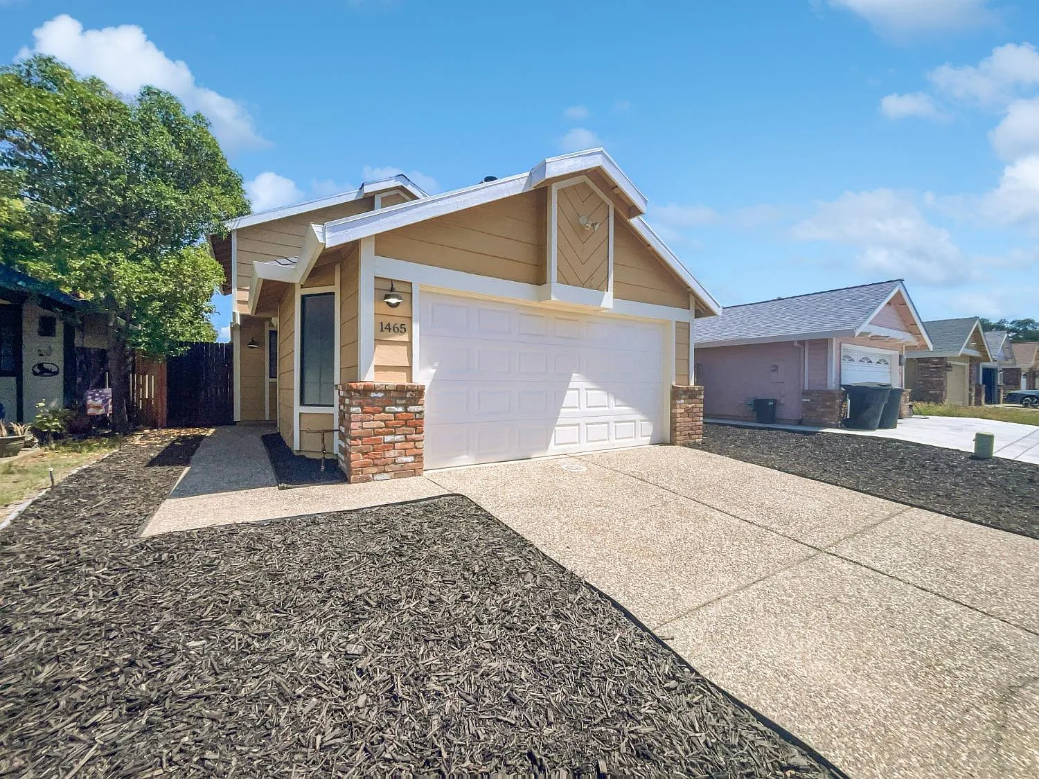 1465 E Hidalgo Cir photo 1