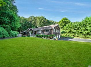 10 Indian Well Ct, Huntington, NY 11743