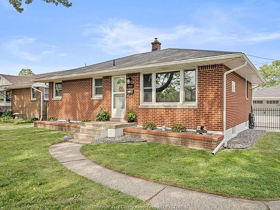 4th image of 2618 Askin Ave