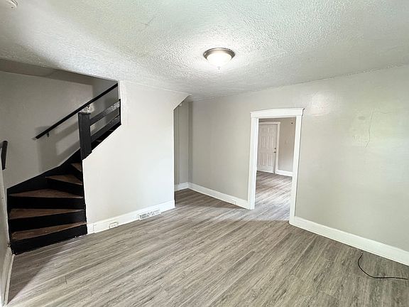 3rd image of 1013 Willow Rd