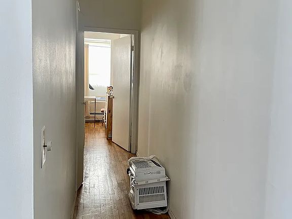 4th image of 630 Union St APT 1D