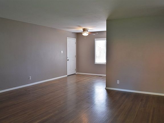 4th image of 318 Hillcrest Dr