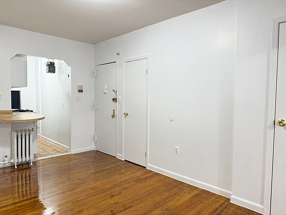 4th image of 235 W 19th St #1B