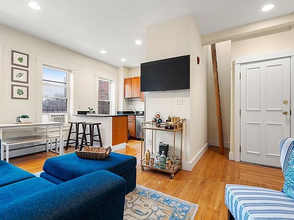 3rd image of 32 Yarmouth St #D