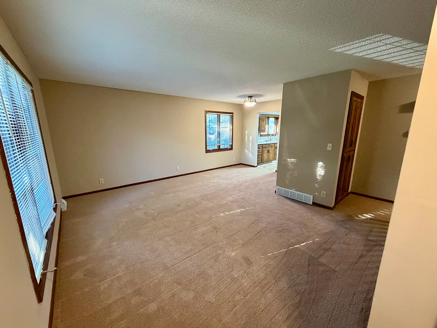2 bed, $1,400 — Photo 2