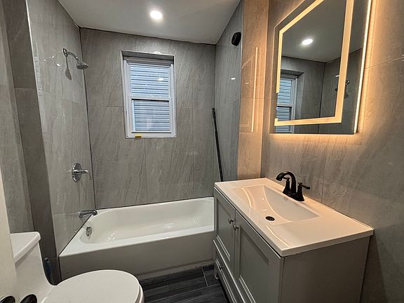 4th image of 178 Linden Ave #1