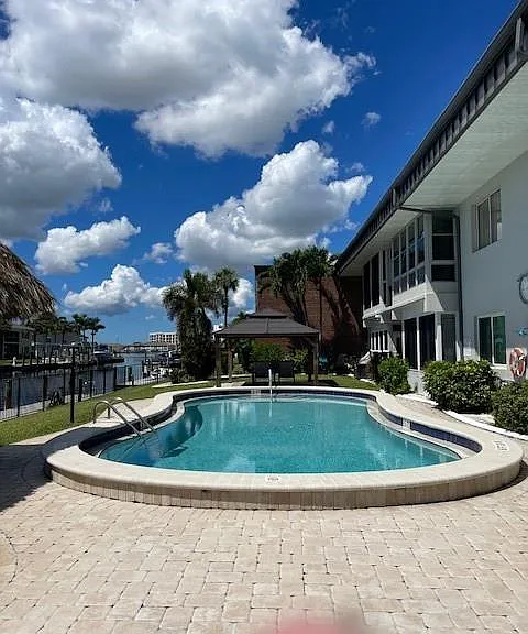 632 Victoria Dr #201 — Photo 2