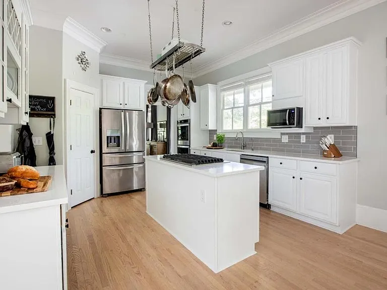 988 Carmel Ave NE #A — Photo 7