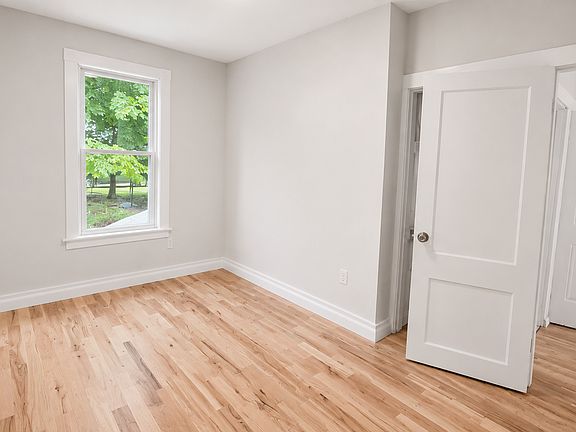 5th image of 17 Elliott St APT 1