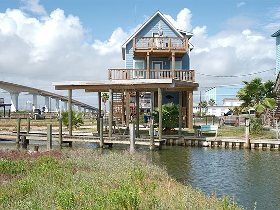 2nd image of 104 Pompano Ln