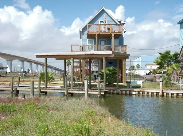 104 Pompano Ln, Freeport, TX 77541