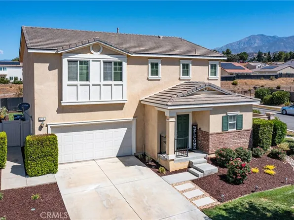 216 Colonial Dr, Calimesa, CA 92320