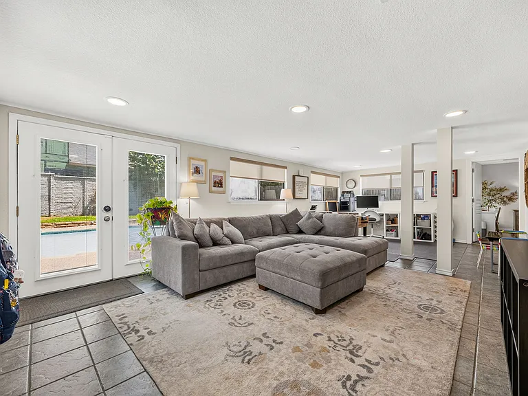 3040 Panhandle Dr — Photo 18