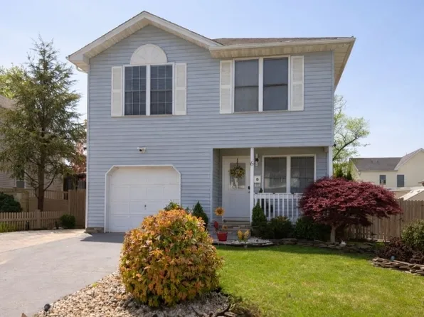 6 Ives Ct, Monroe Twp., NJ 08831
