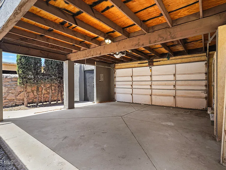 10720 Chert St — Photo 7