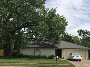 1924 Hurstview Dr, Hurst, TX 76054