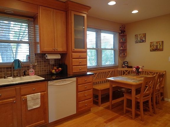 3rd image of 1720 W Catalpa Ln