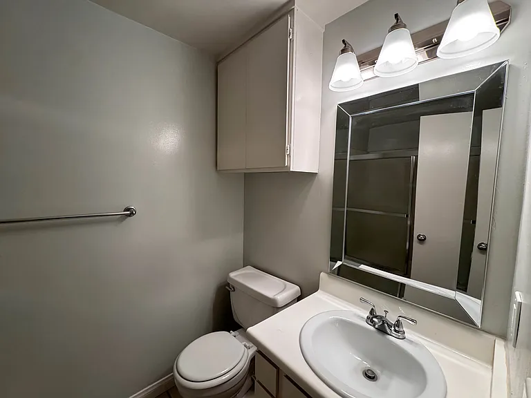 222 S Oak Knoll Ave #5 — Photo 11