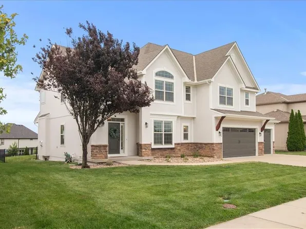 1854 NE Park Ridge Dr, Lees Summit, MO 64064