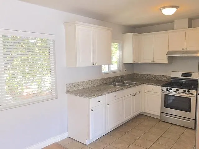 2650 S Corning St #5 — Photo 2