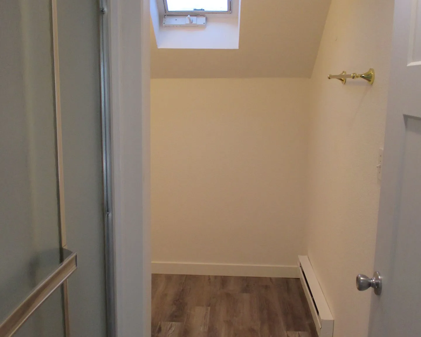 Cute 2 Bed 1 Bath Duplex in Puyallup — Photo 4