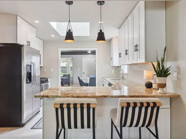 422 Van Buren Ave S, Hopkins, MN 55343