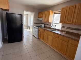 85 Warren St #2, Carteret, NJ 07008