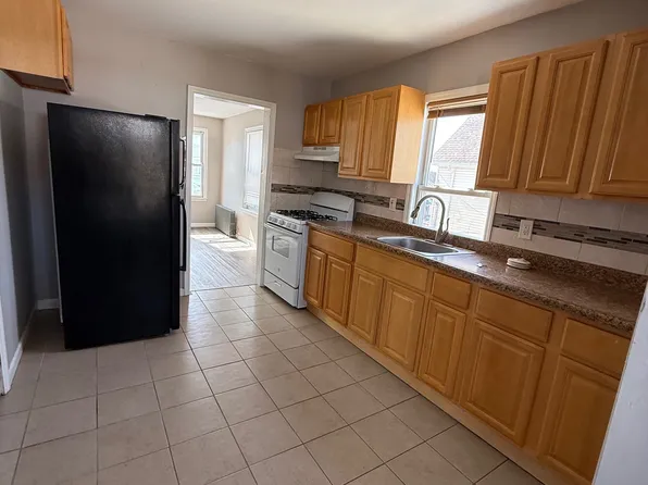 85 Warren St #2, Carteret, NJ 07008