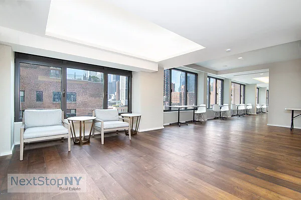 Sold by NextStopNY | media 24