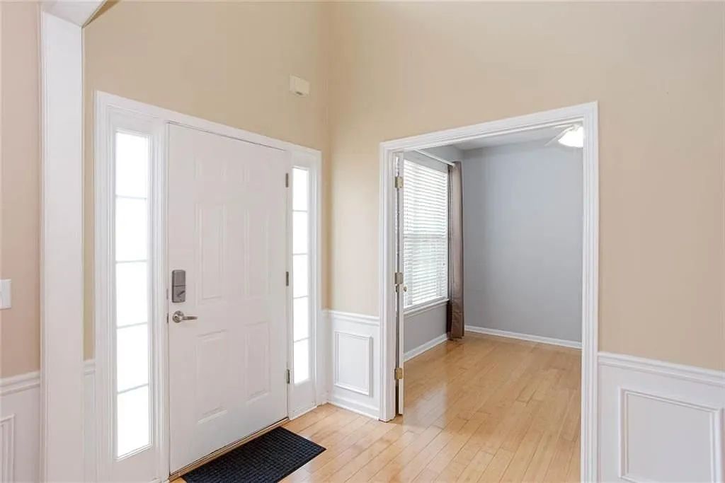 4 bed, 3.0 bath, 2355 sqft, $2,450 — Photo 3