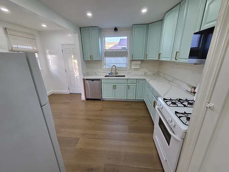 3916 Quigley St — Photo 7
