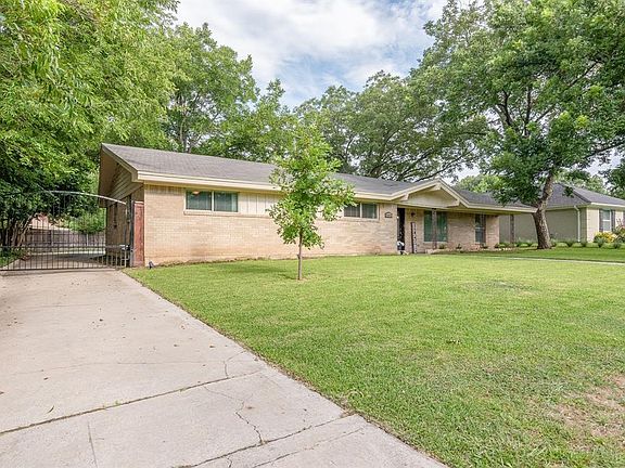 3rd image of 4004 Burkett Dr
