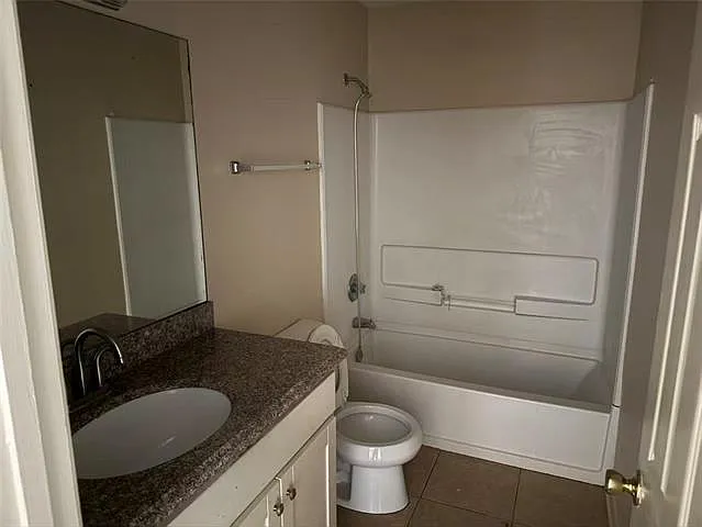 3 bed, 1247 sqft, $1,300 — Photo 2