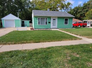 2304 W 9th St, Waterloo, IA 50702