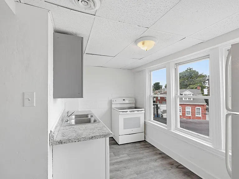 849 Manor St #851 — Photo 6