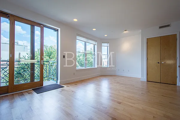 Sold by Brick&Mortar | media 2