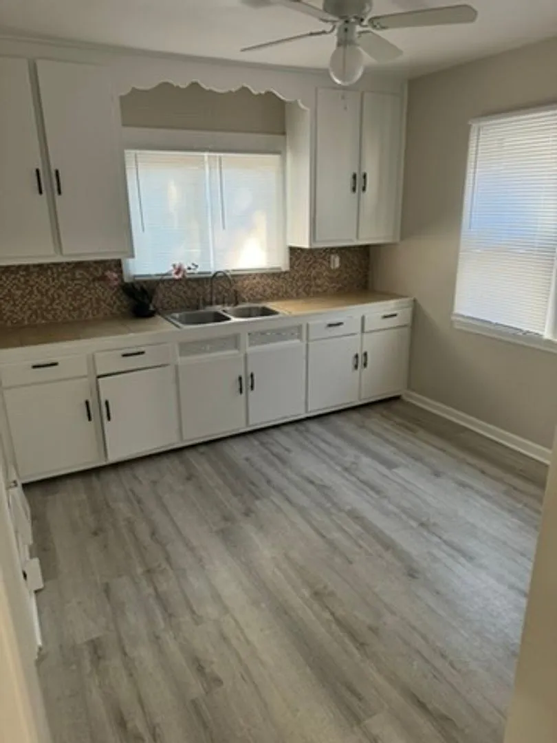 Nicely Updated Single Family Home Available for Move-In October 1st! — Photo 2