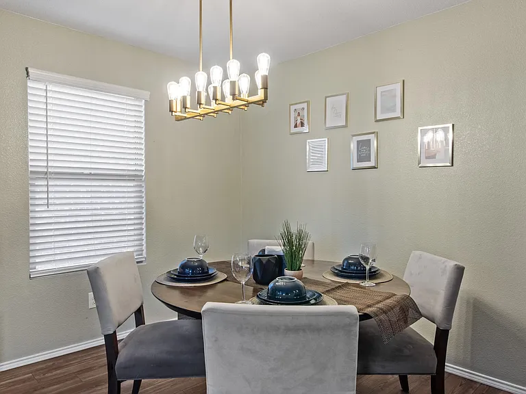 1602 Westfall Dr — Photo 8