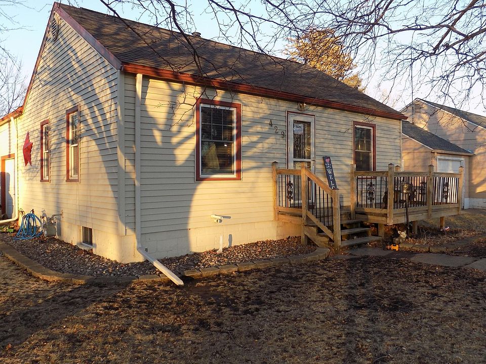 1st image of 429 E 10th St