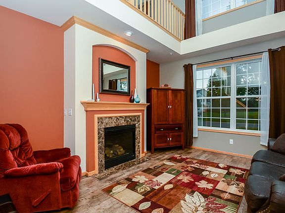 Living Room w/Gas Fireplace