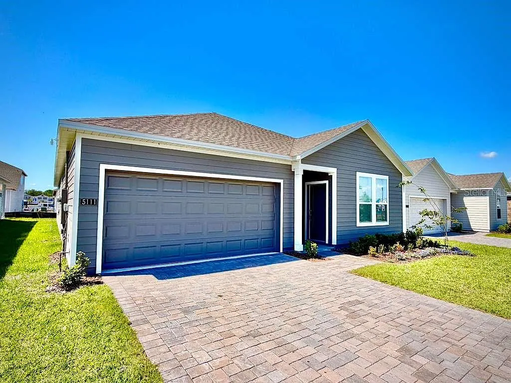 3 bed, 2.0 bath, 2300 sqft, $2,300 — Photo 1