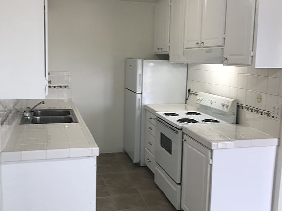 3rd image of 2117 Elden Ave #32