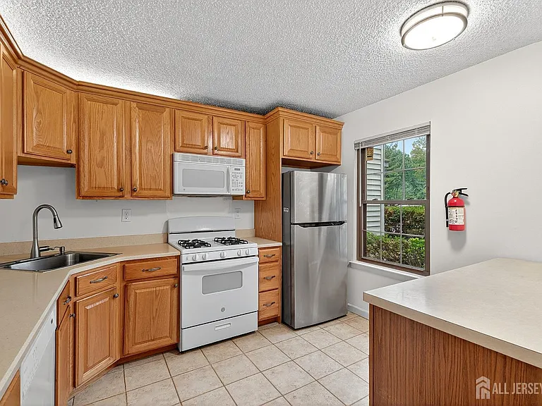 134 Pear Tree Ln — Photo 3