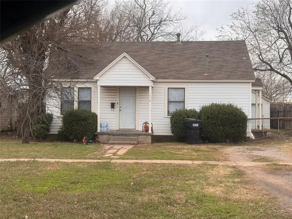 118 NE 2nd St, Moore, OK 73160