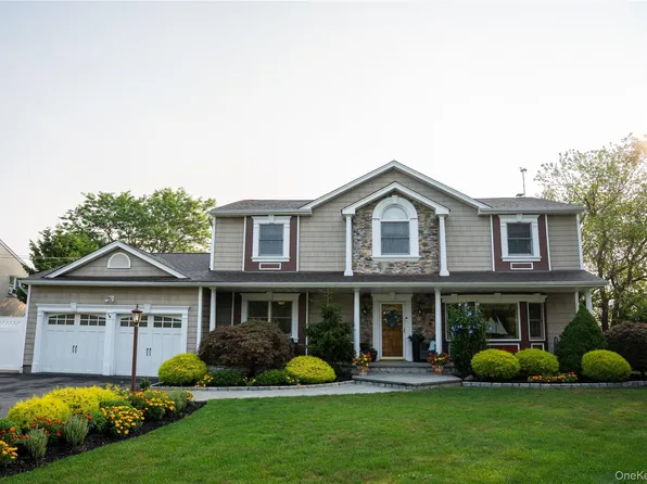 209 Blue Point Road, Oakdale, NY 11769