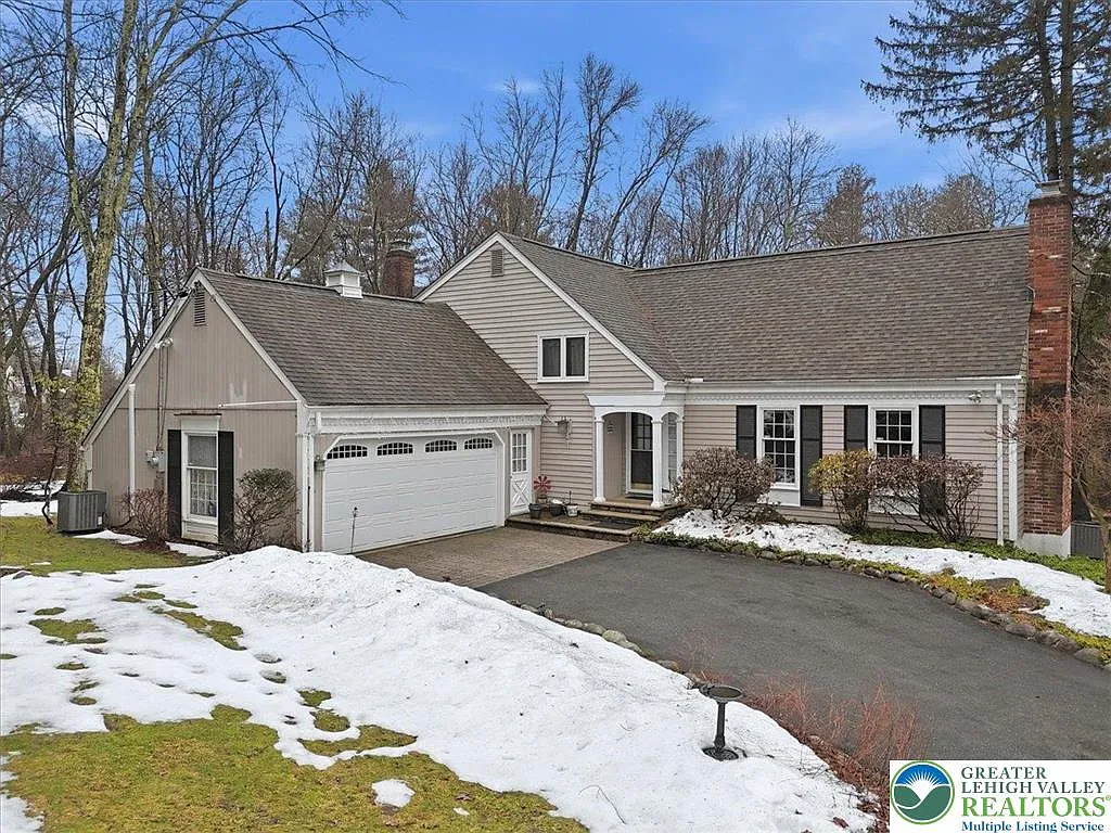 128 Stoneleigh Dr photo 1