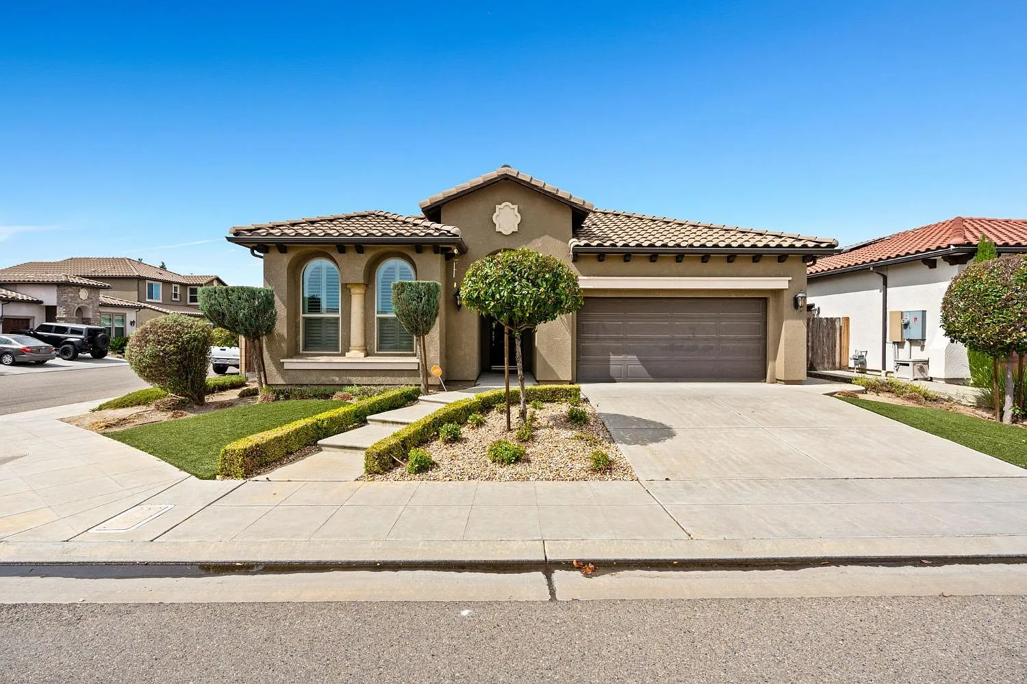 1889 E Bella Rosa Ave photo 1