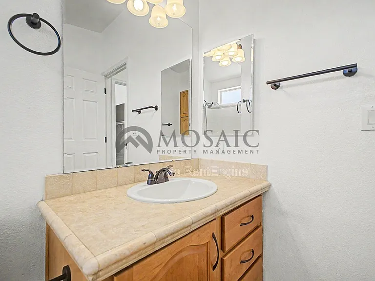 1625 S 74th St — Photo 33