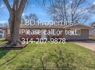 1280 Swallow Ln, Florissant, MO 63031