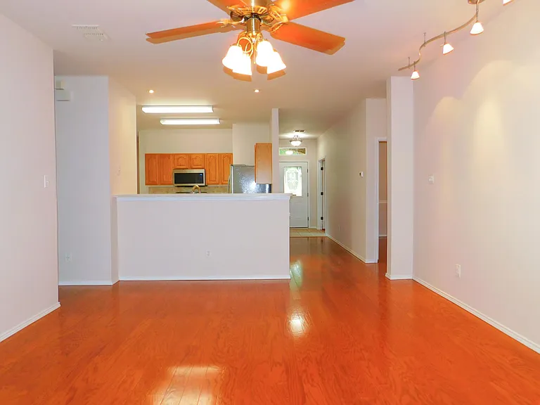 7917 Seven Oaks Ln — Photo 10